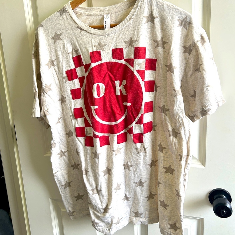 EUC size XL tee with stars, smiley , and O-K! Happy, okay, USA. Unisex